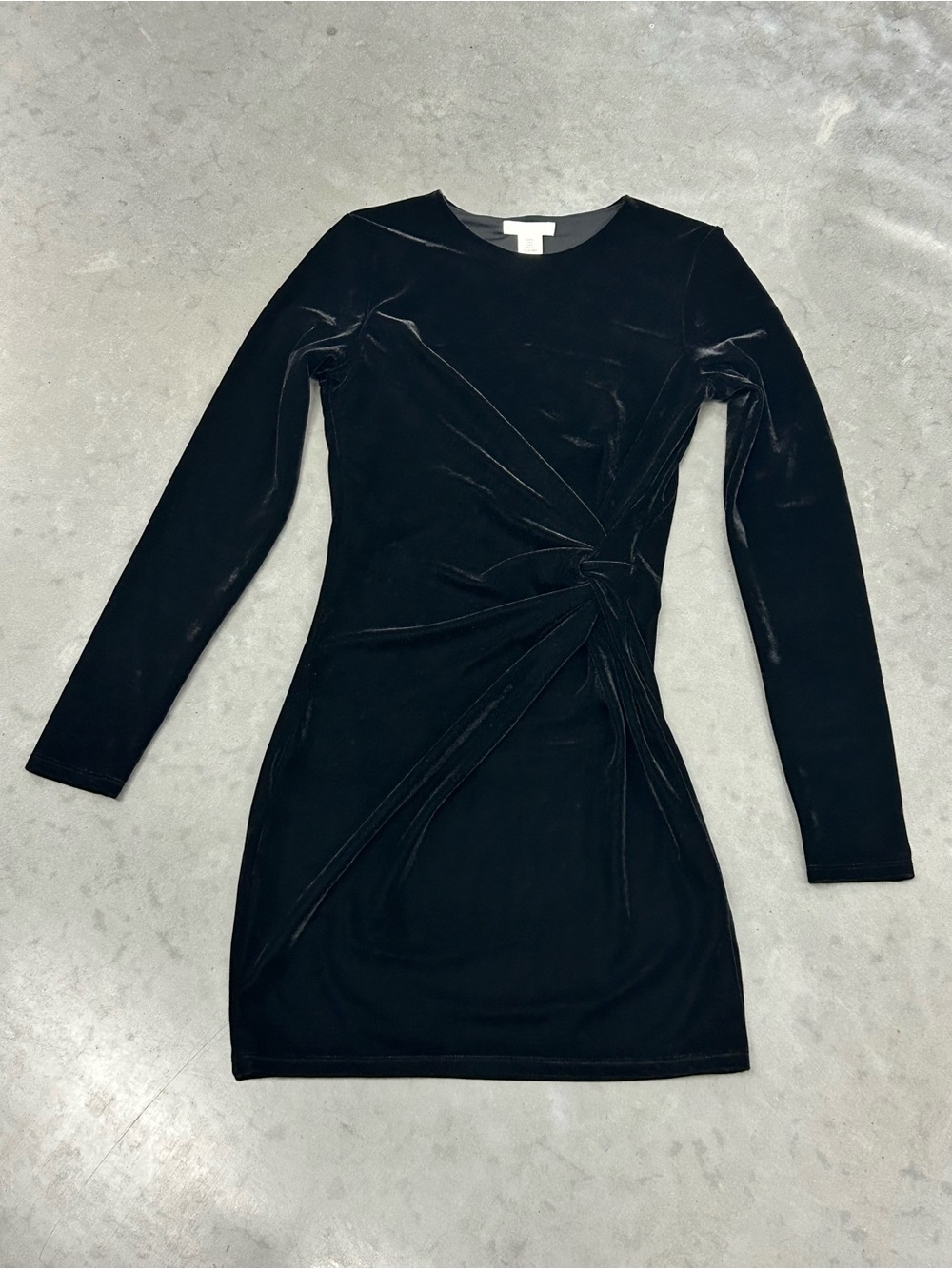 H&M Women's Black Velvet Long-Sleeve Twist Detail Dress